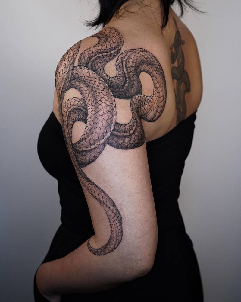 shoulder snake tattoo