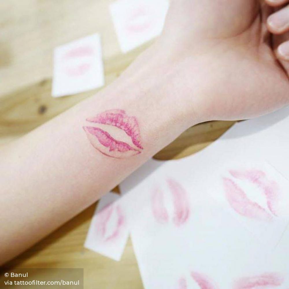 kiss mark tattoo