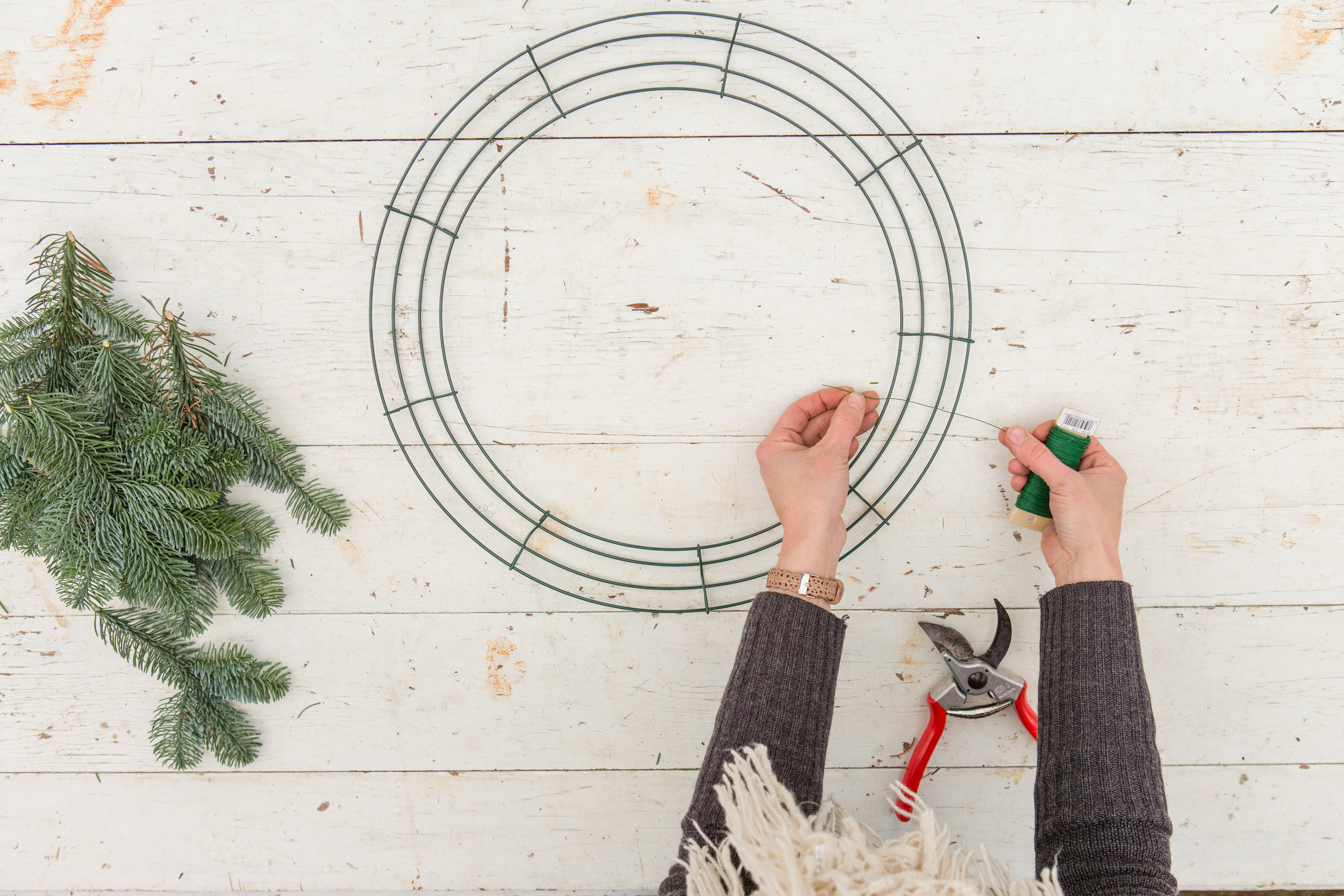 how to make wire wreath frame