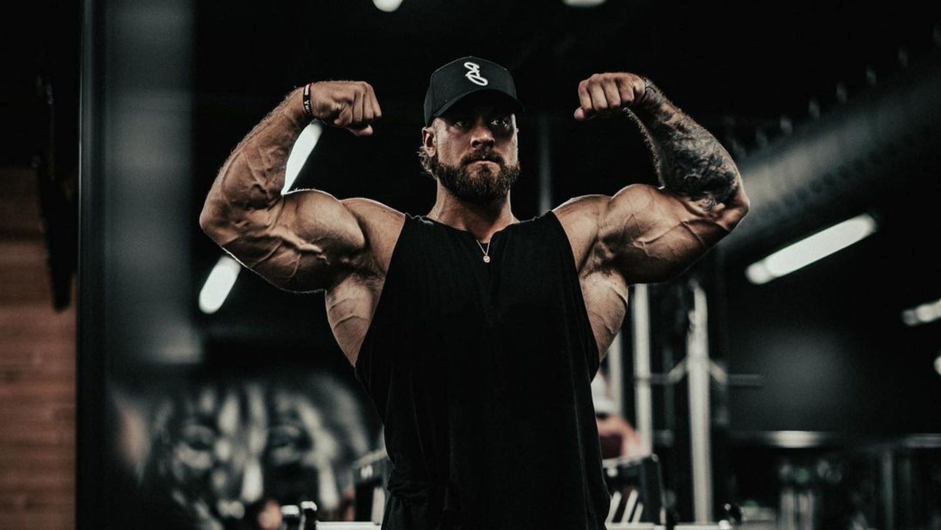 chris bumstead bicep