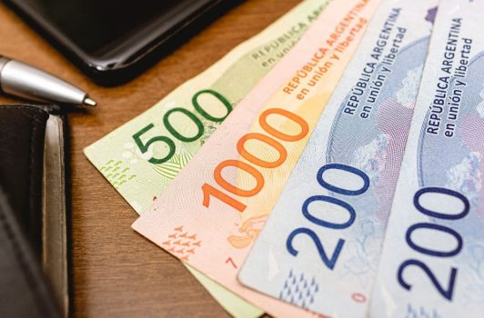 300 000 pesos to canadian