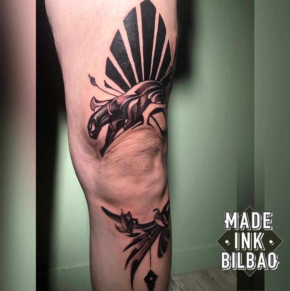 tatuajes para hombres en la rodilla