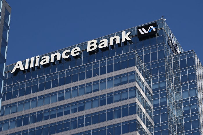 western alliance bank stock halted