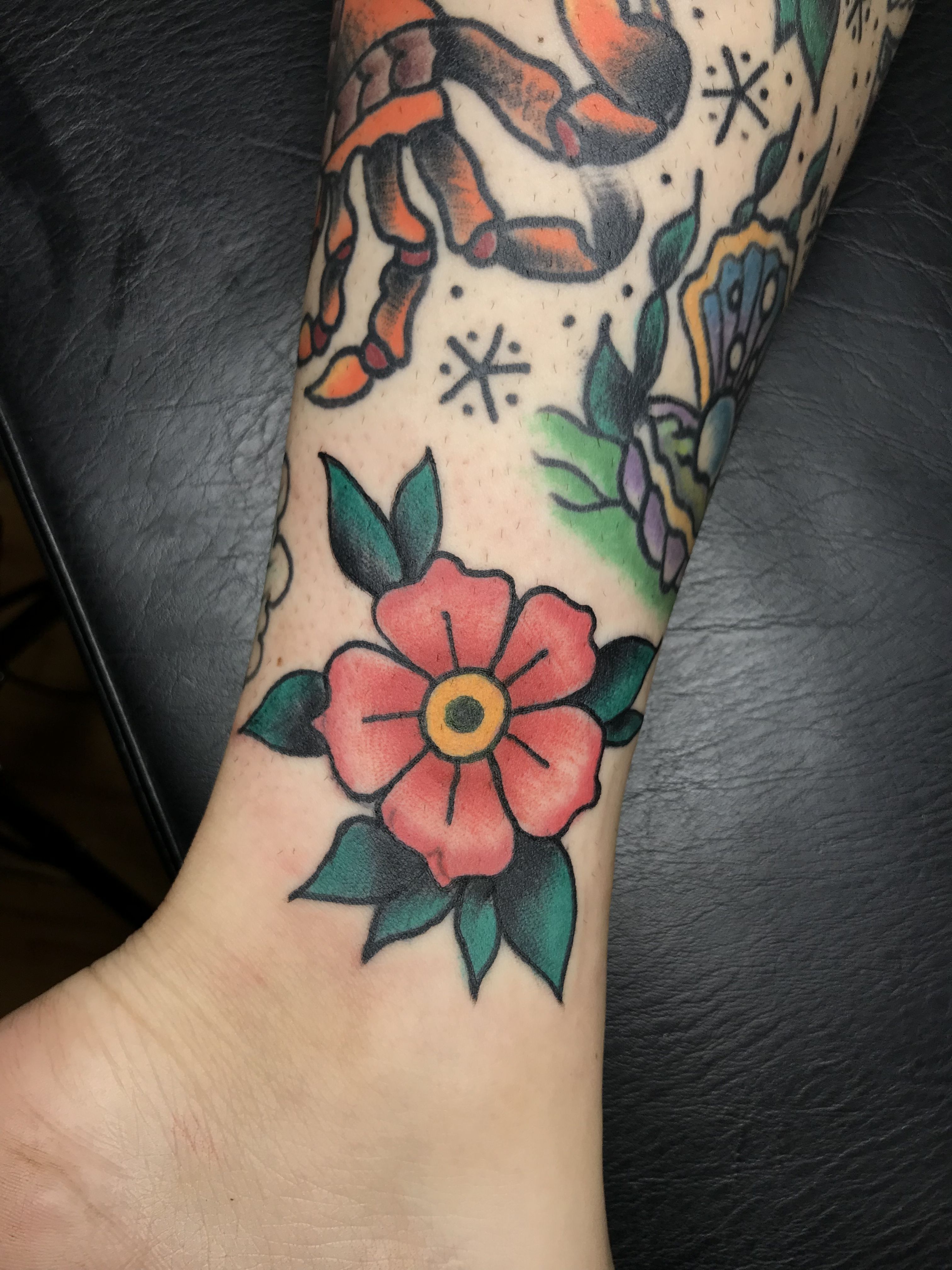 flores tradicional tattoo