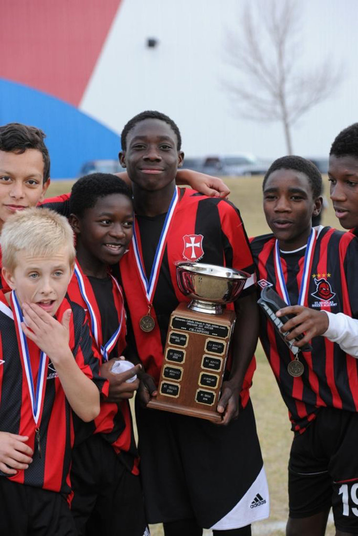 alphonso davies siblings