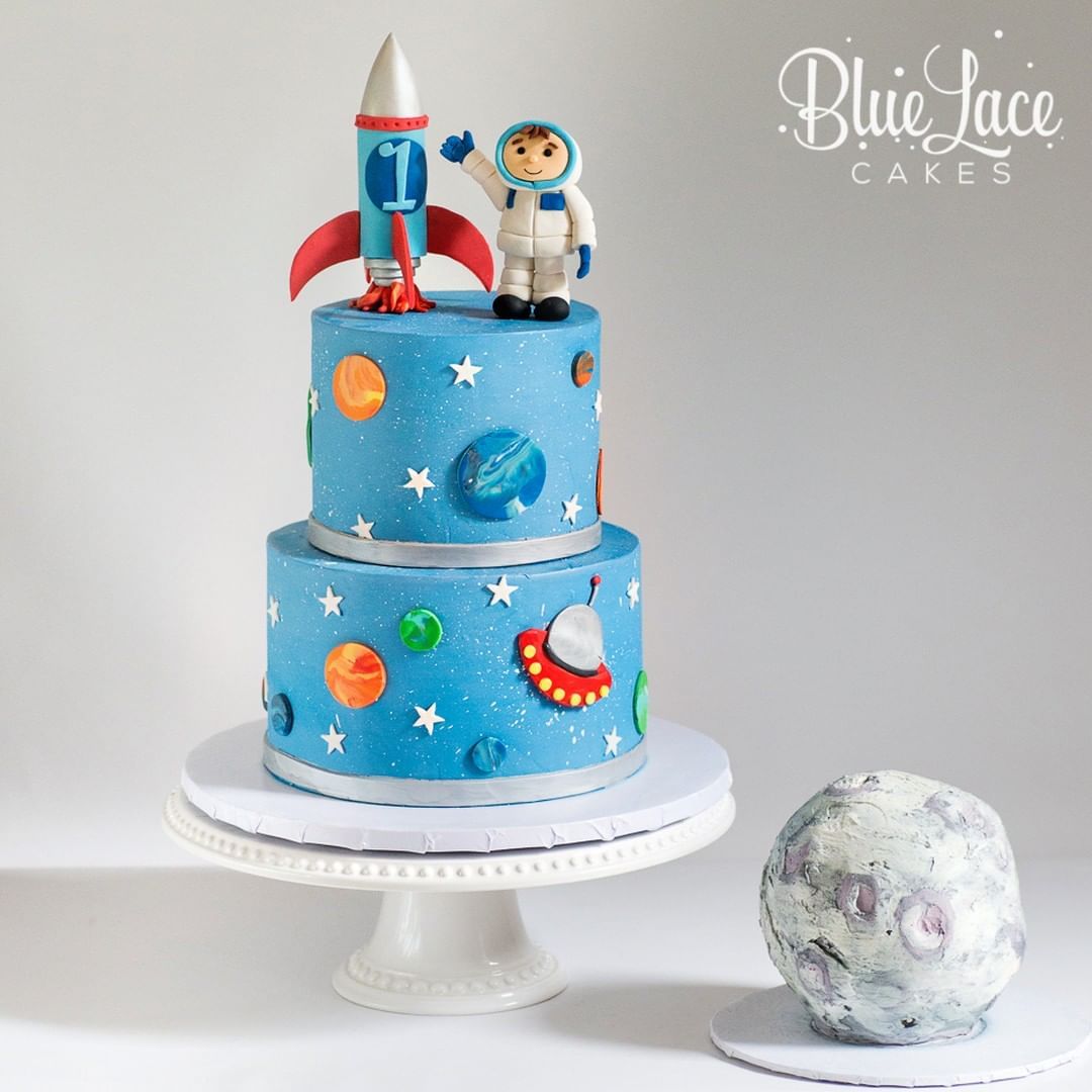 astronaut birthday cake