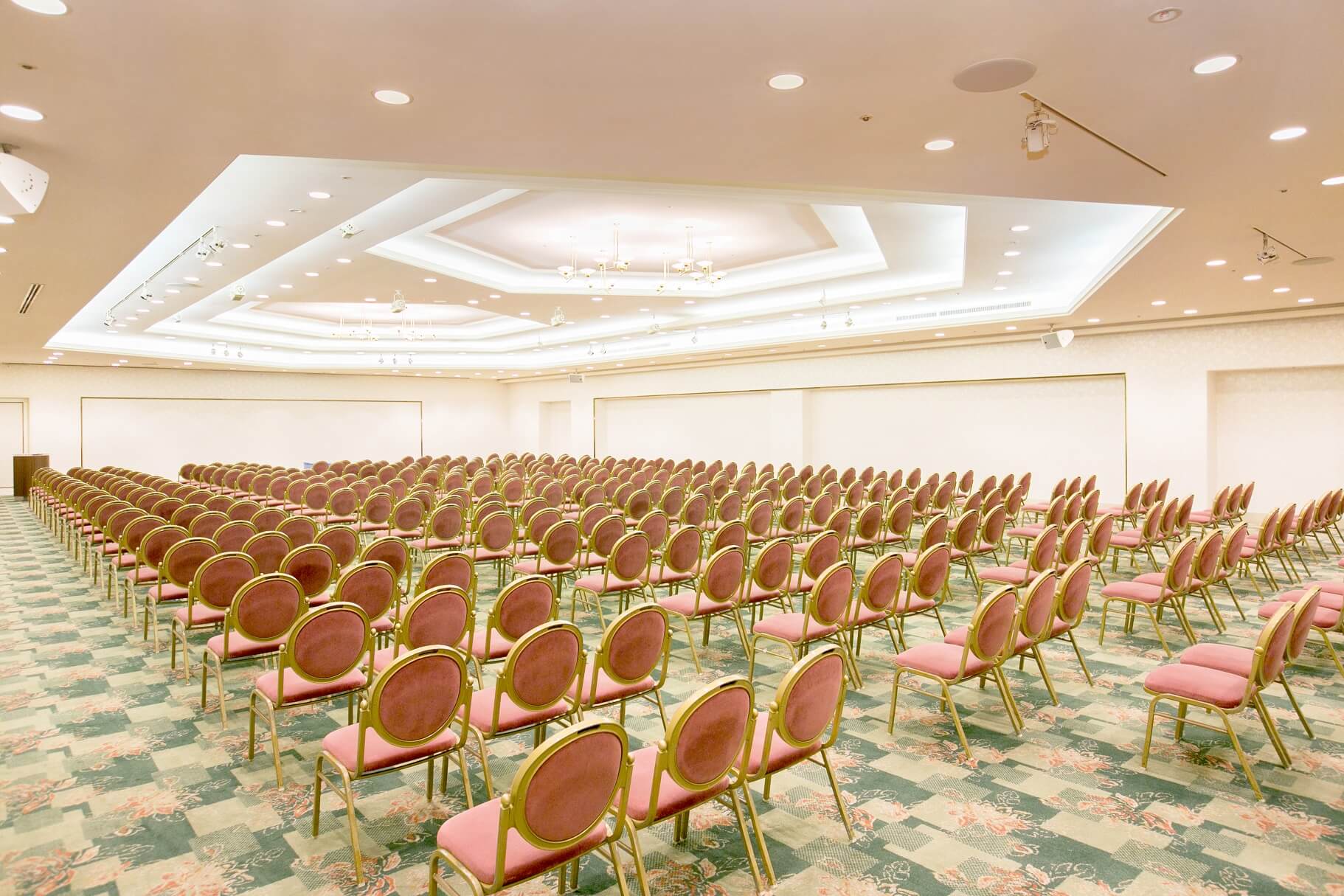 banquet hall size for 300 persons