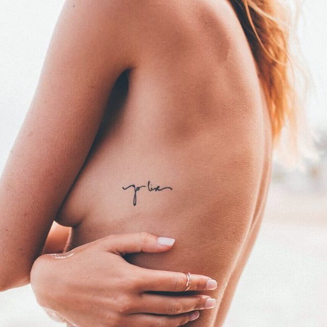 tatuajes costado mujer pequeños