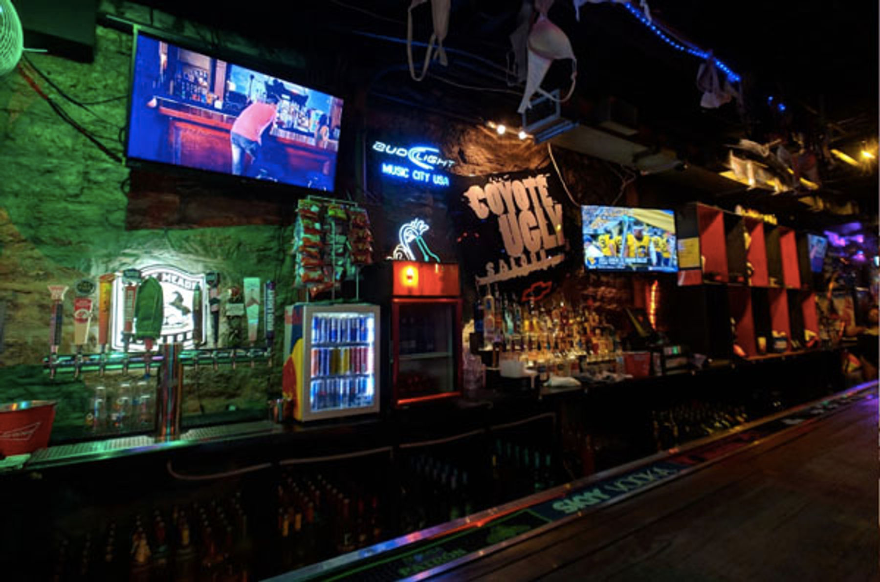 coyote ugly bar in nashville tennessee