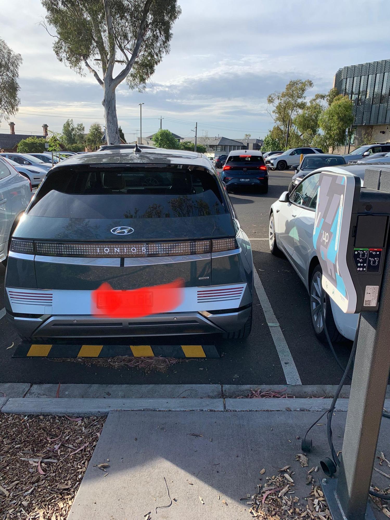 ivanhoe station parking