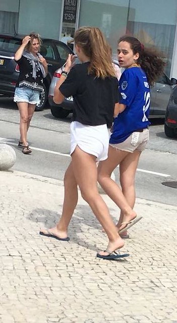 candid teen feet