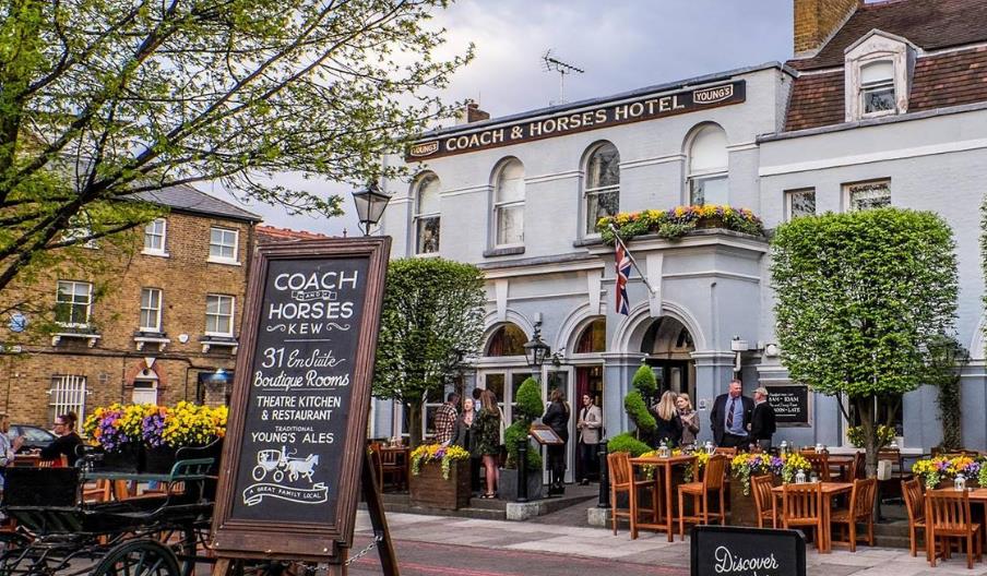 coach horses kew