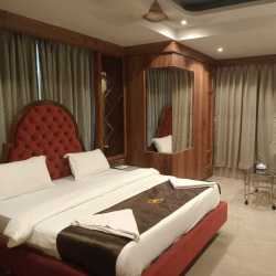 couple friendly hotels in mira road