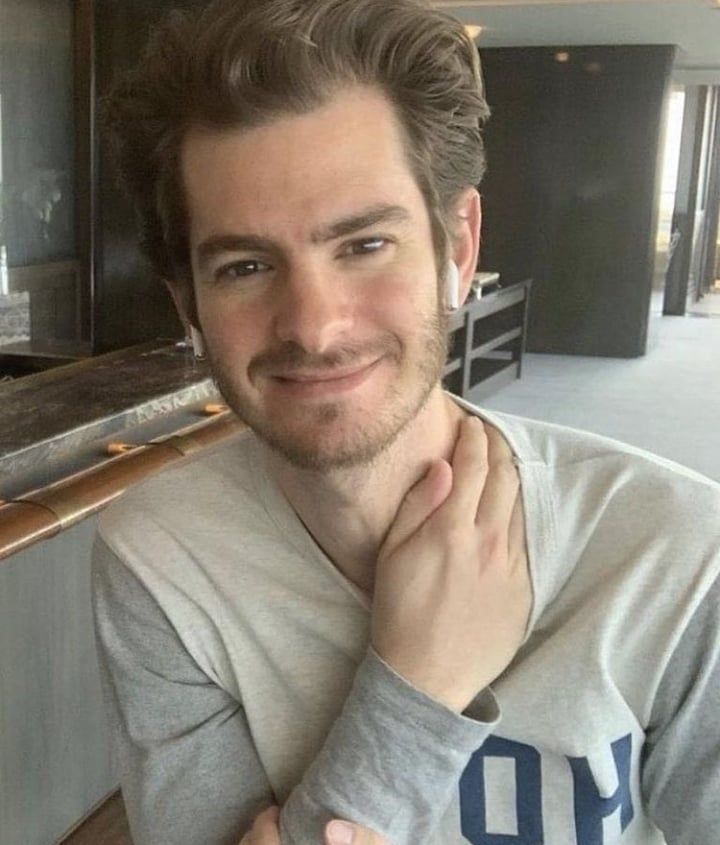 andrew garfield selfie