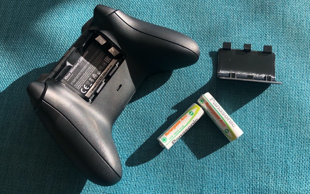 does xbox controller need batteries for pc