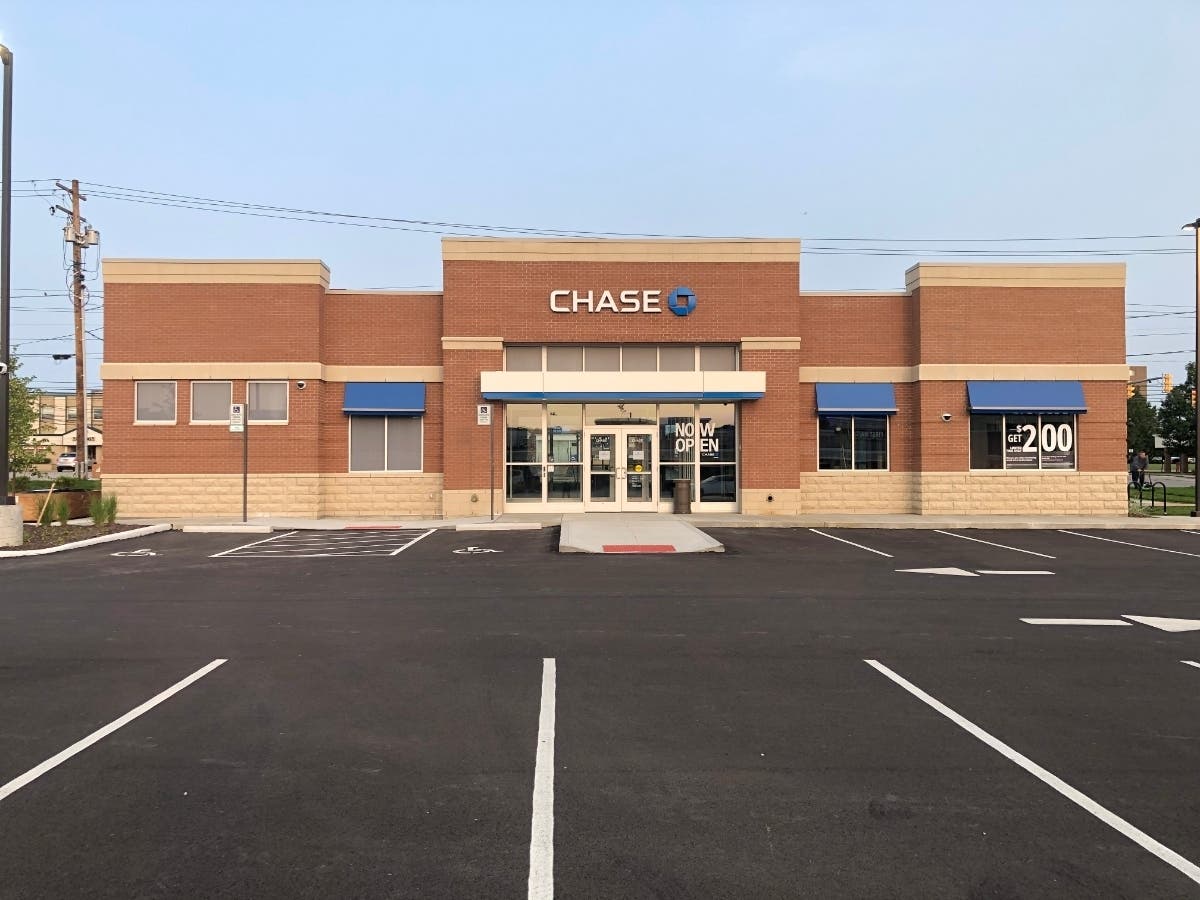 chase bank in chardon ohio