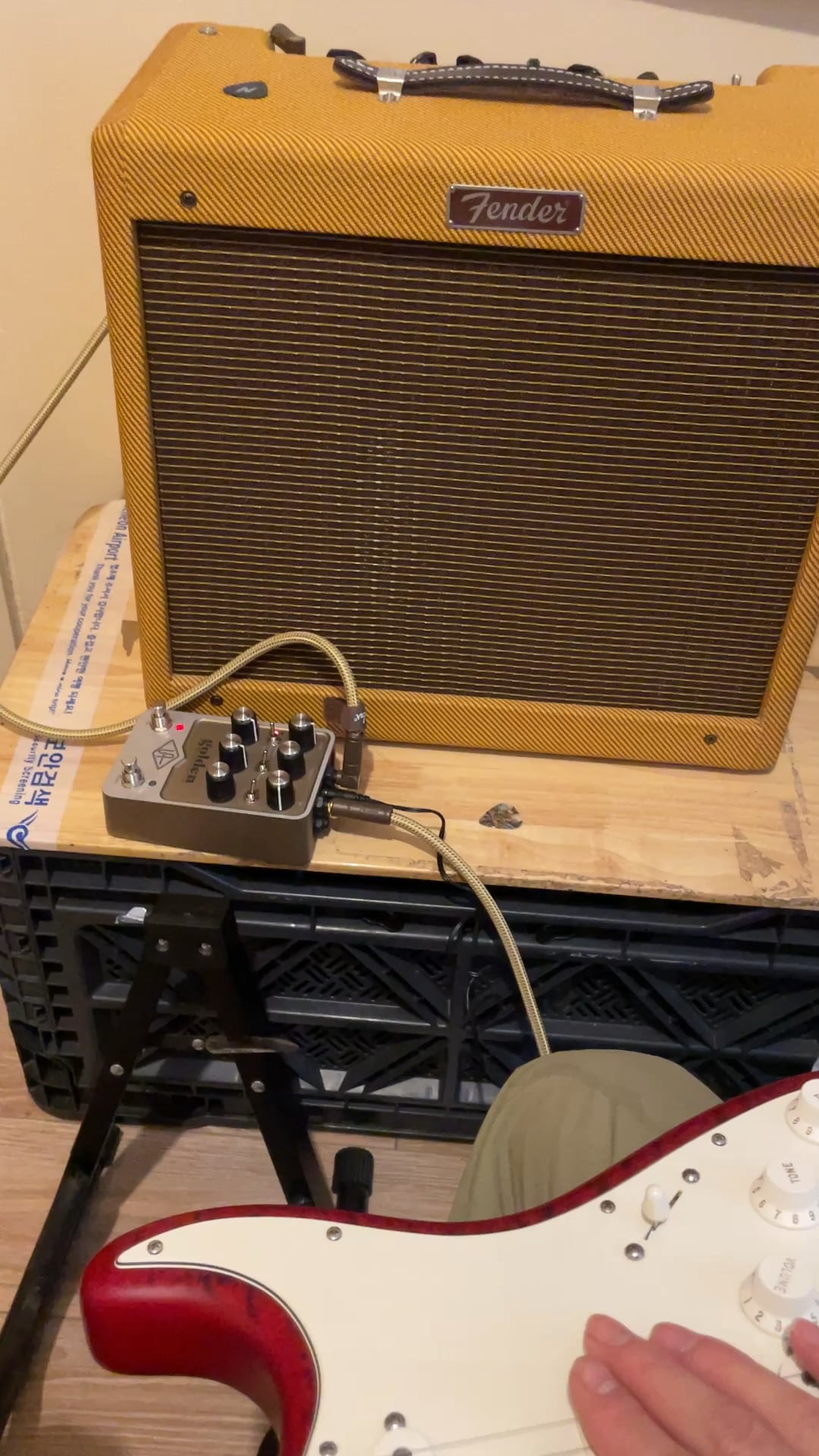 electric guitar amp buzzing