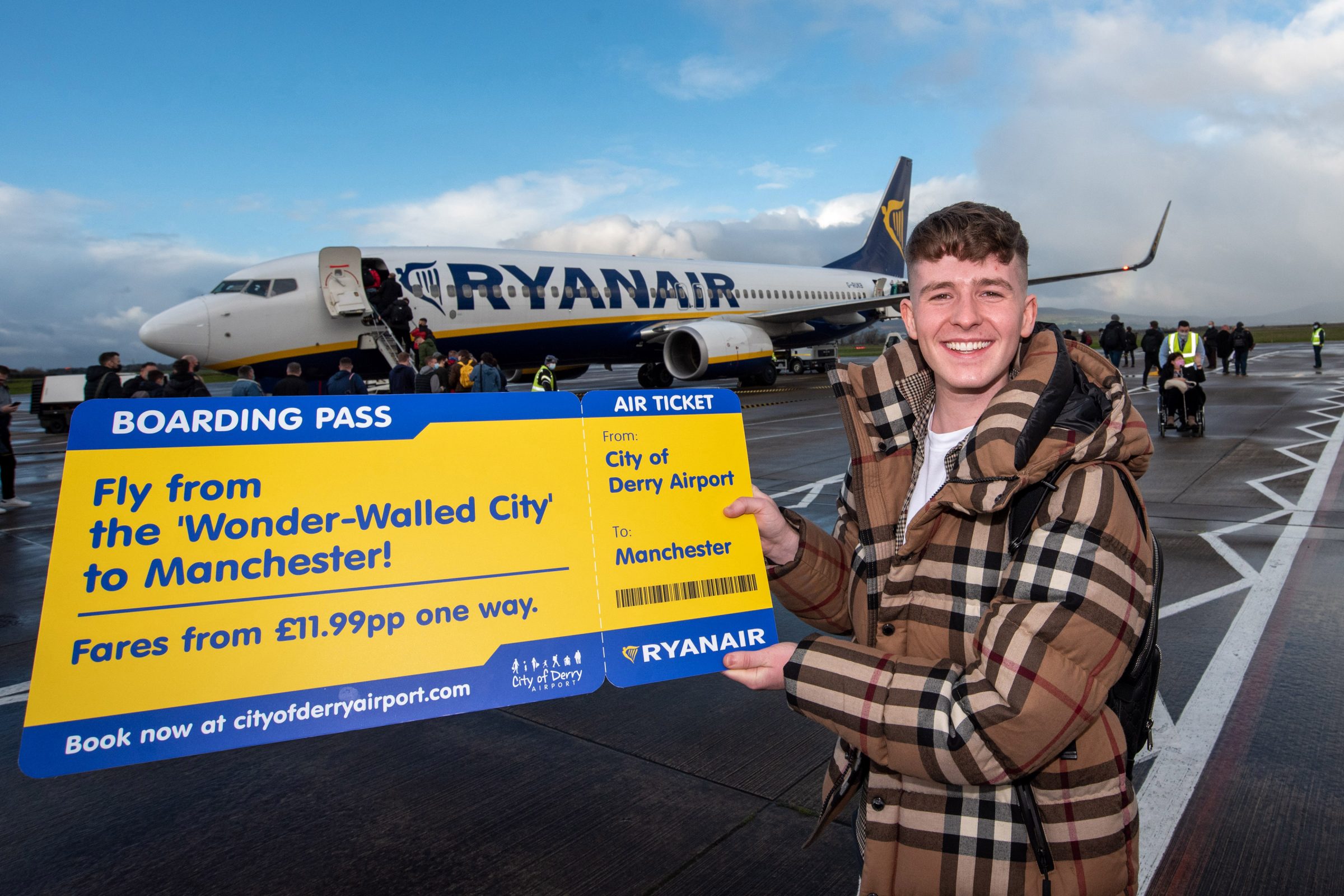 fly manchester to derry