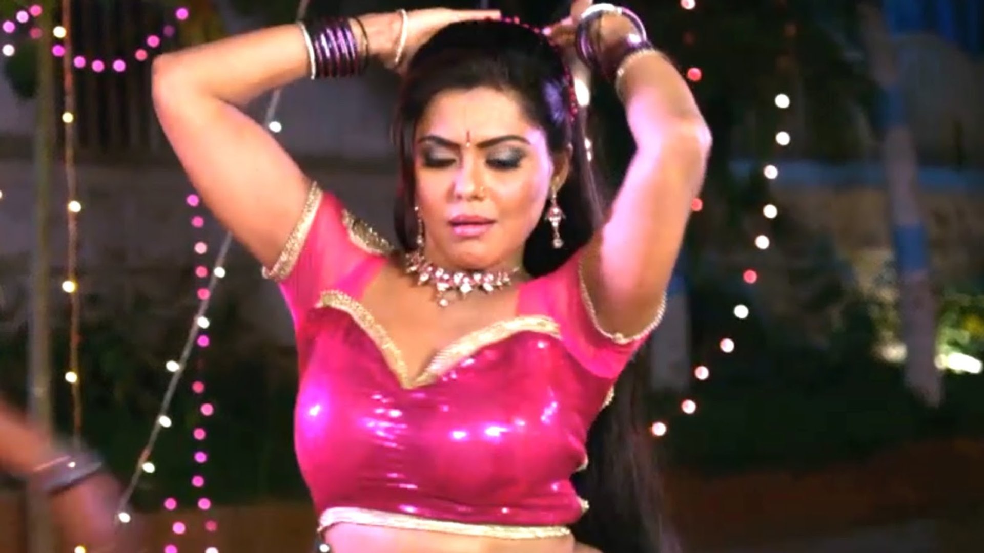 hot sexy bhojpuri dance