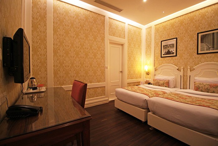 hotel bright connaught place