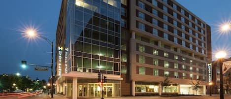 hotels near state farm center in champaign il