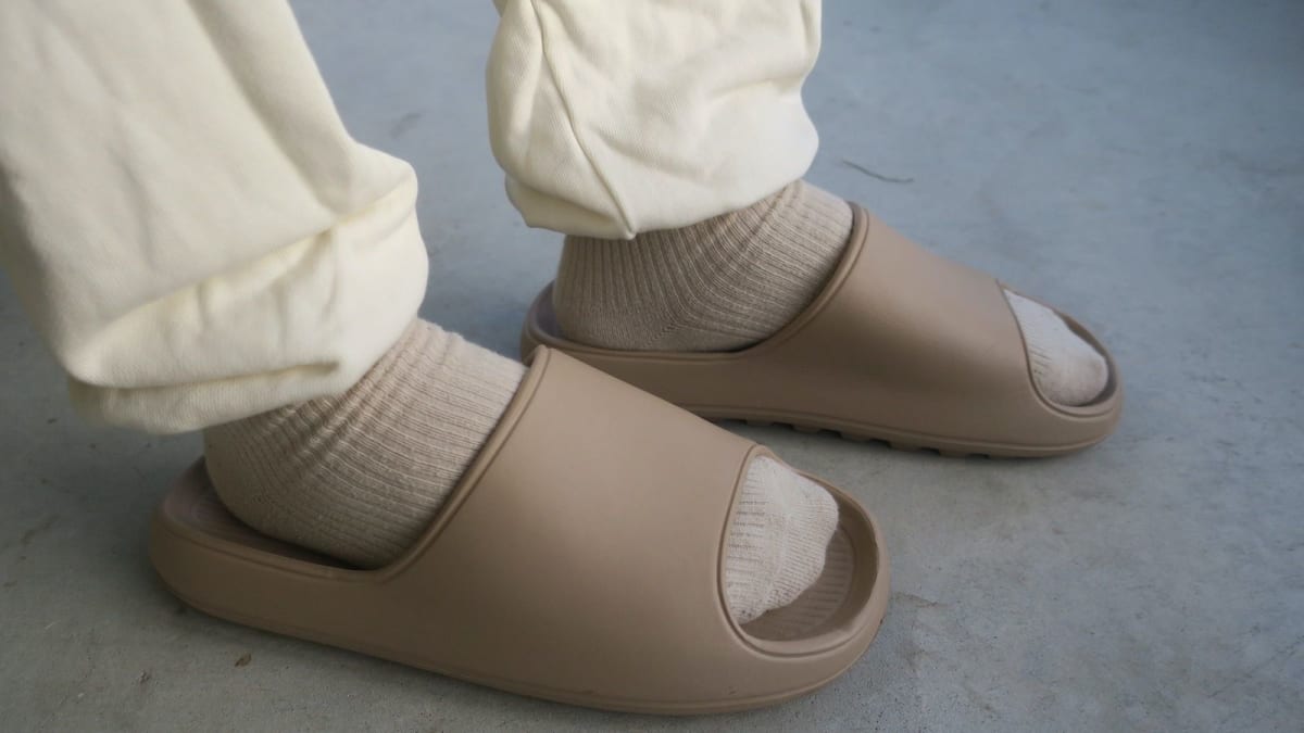 how much do yeezys slides cost
