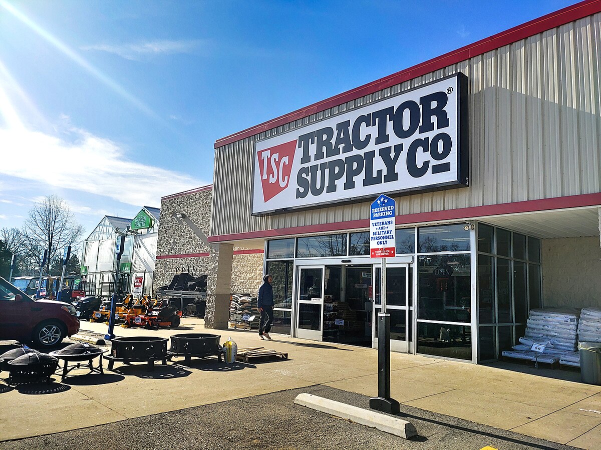 how much does tractor supply pay in texas