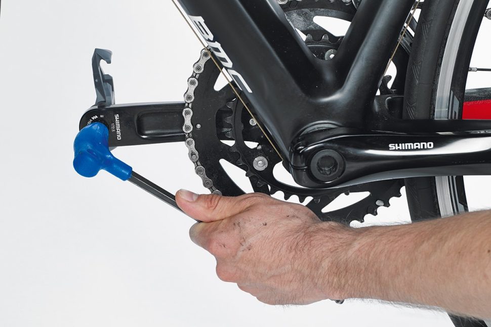 how to remove cycling pedals