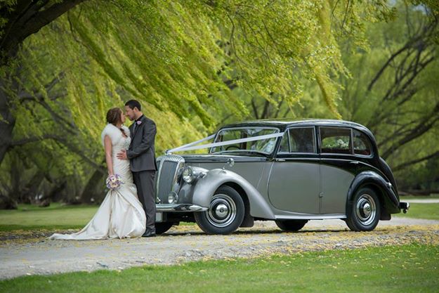 how to tie ribbon on a wedding car