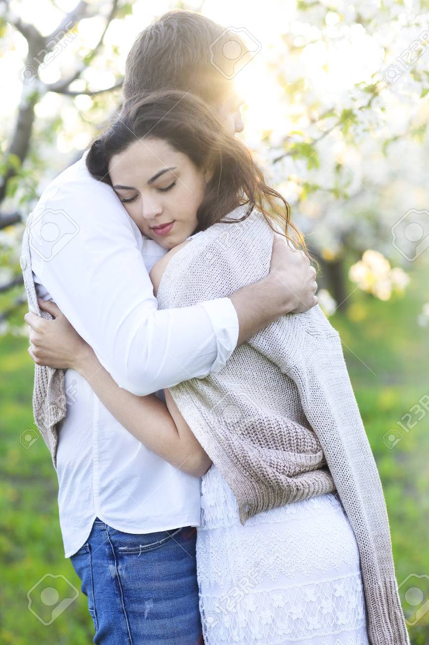 imagenes de parejas enamoradas abrazandose