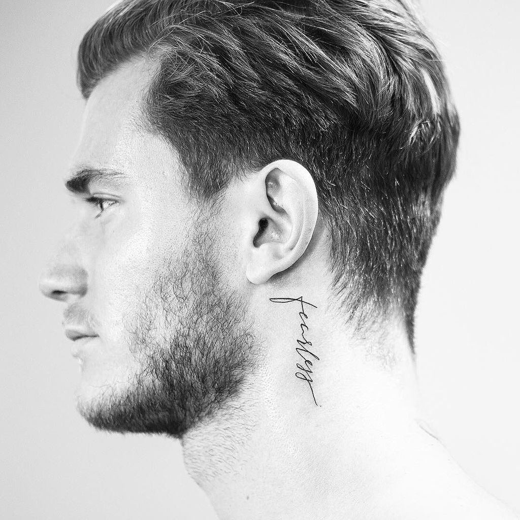 imagenes de tatuajes para hombres en el cuello