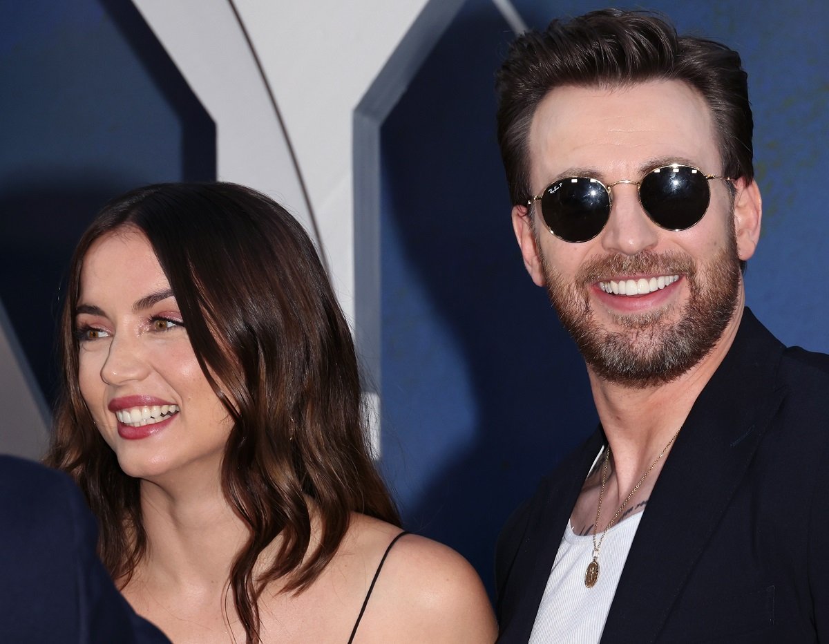 is ana de armas dating chris evans