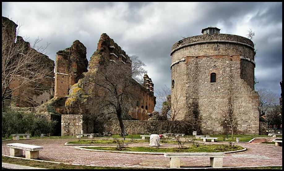 izmirde tarihi yapı bulmaca