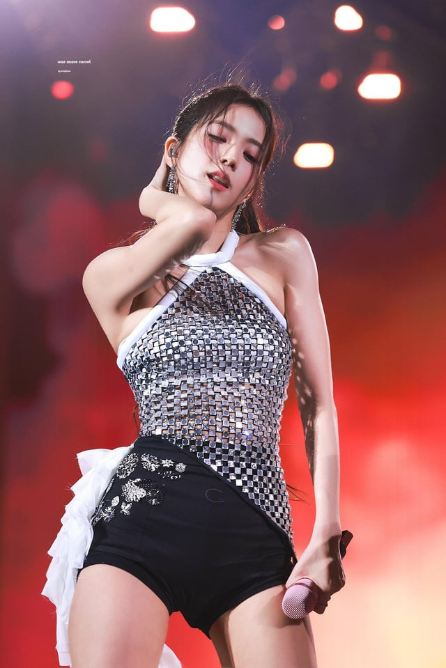 jisoo coachella