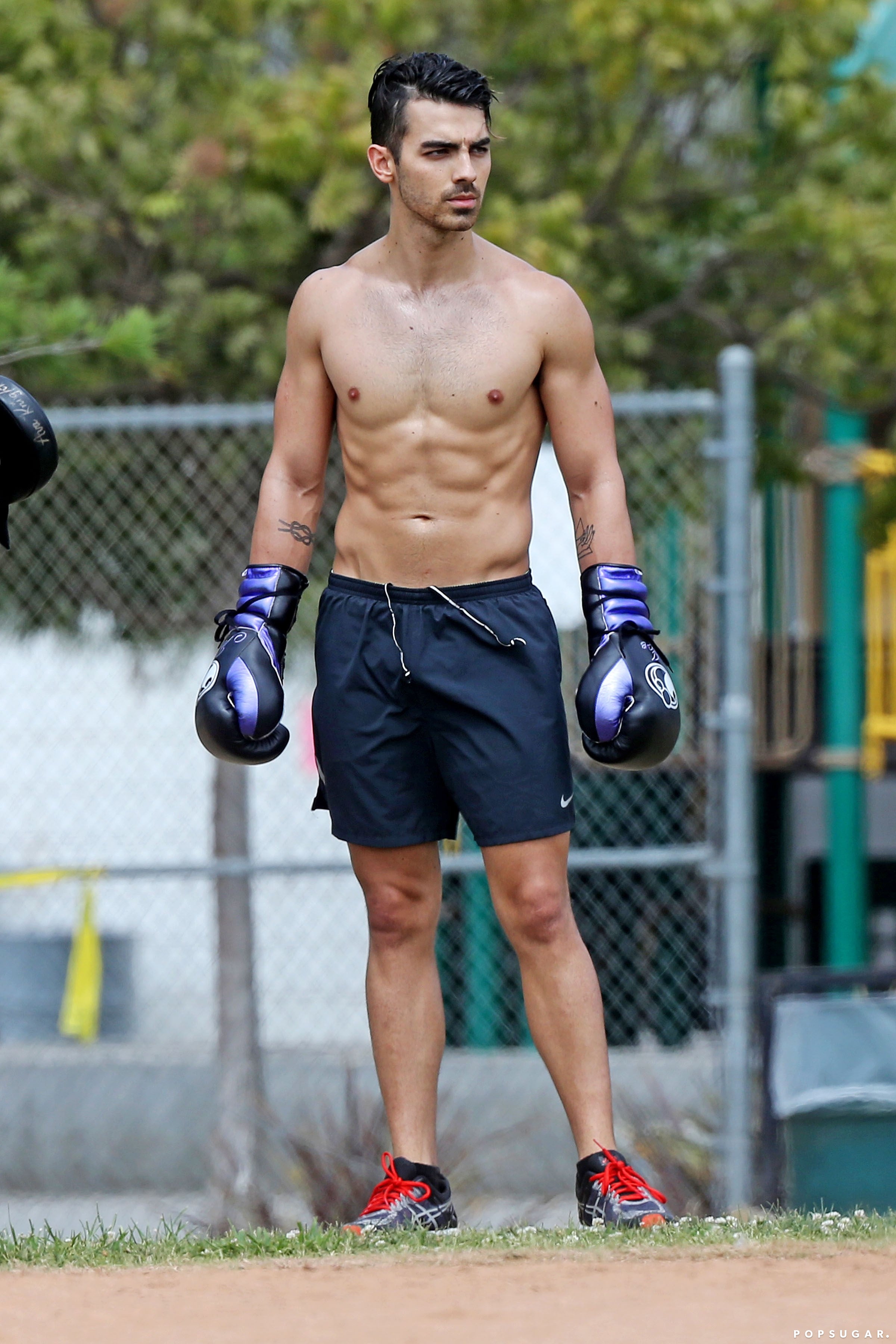 joe jonas shirtless