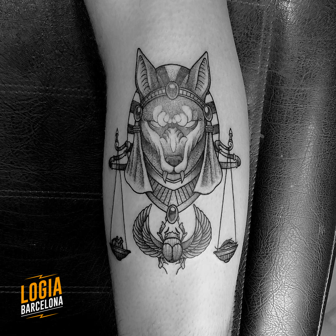 libra tatuaje hombre