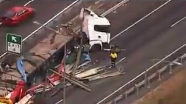 logan motorway accident today 2023