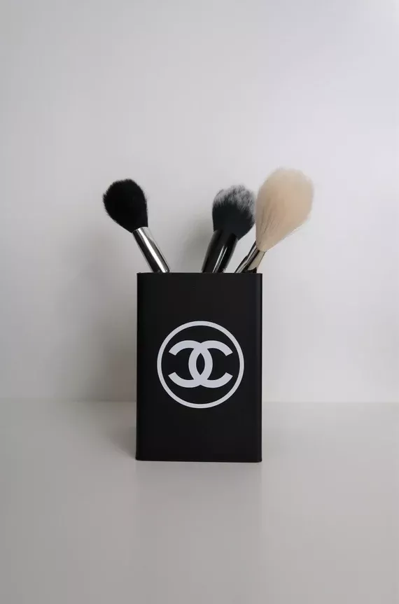 makeup brush holder chanel