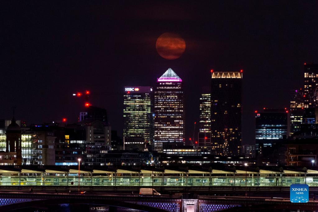 moon rise in london today