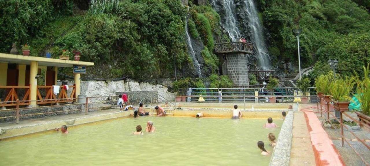 mujeres baños tungurahua