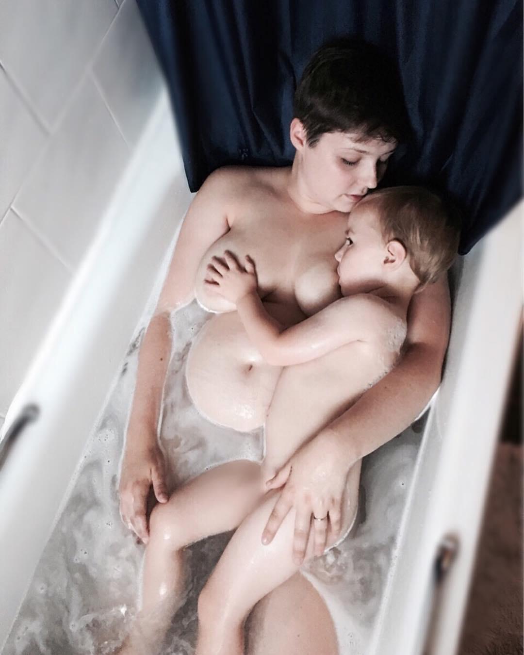 naked breastfeeding