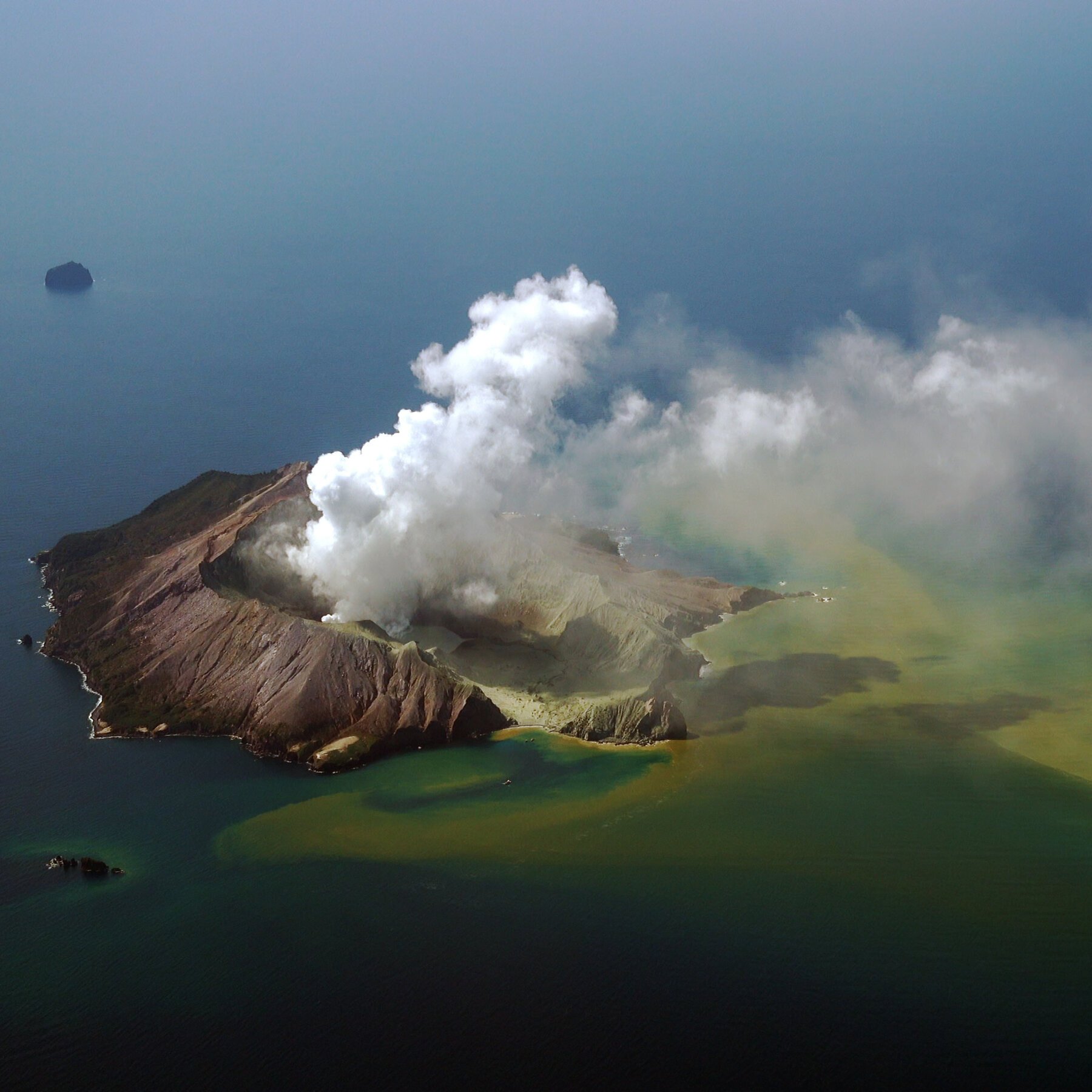 new zealand volcano eruption 2022