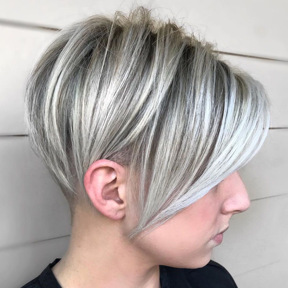 pixie short hair grey highlights