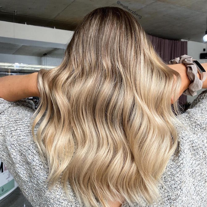 root stretch blonde hair