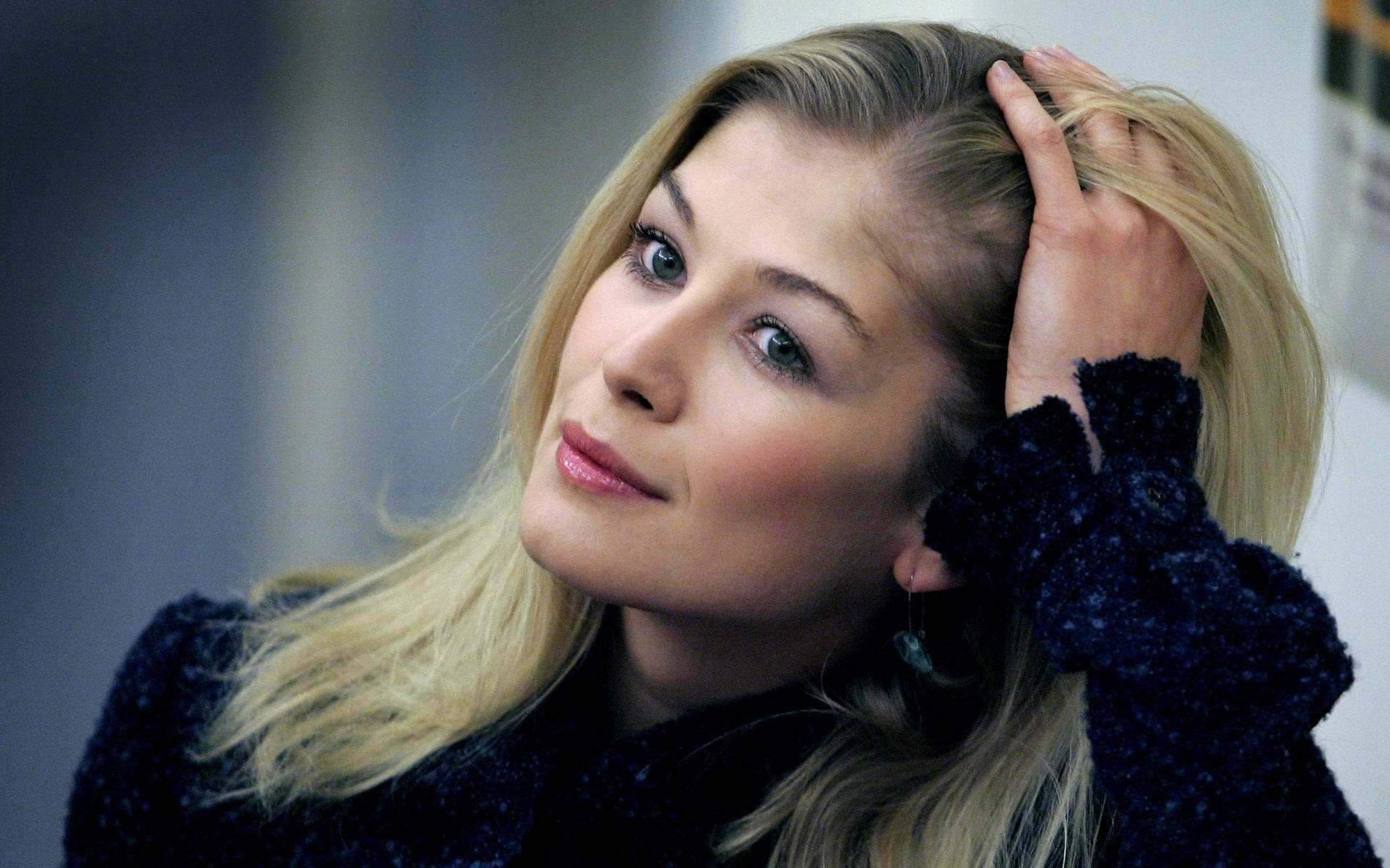 rosamund pike hd wallpaper