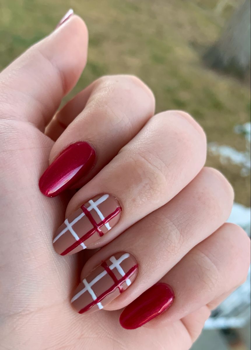 simple plaid nails