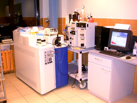 tandem mass spectrometry