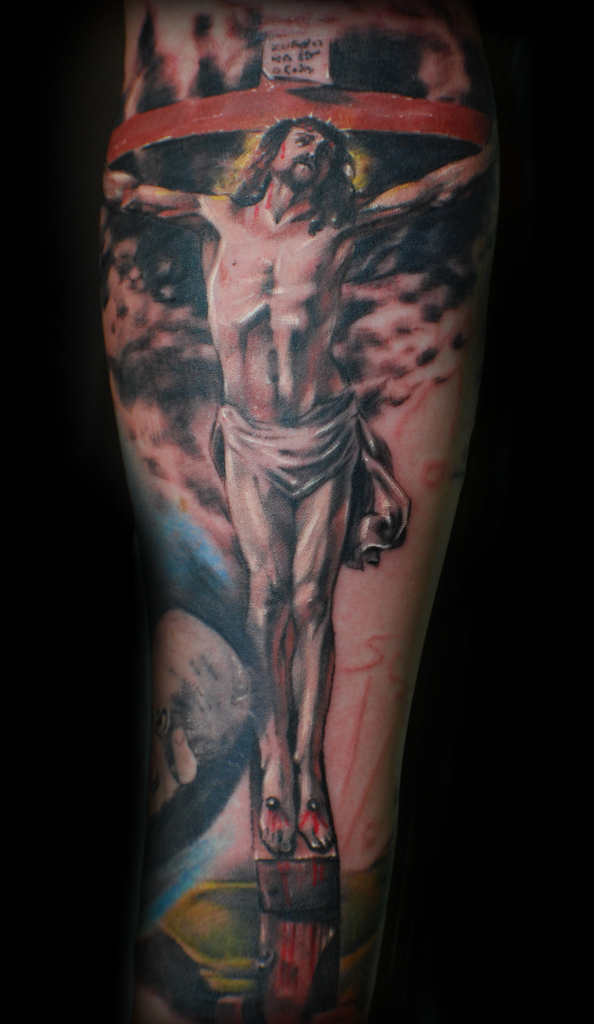 tatuaje de jesus en la cruz