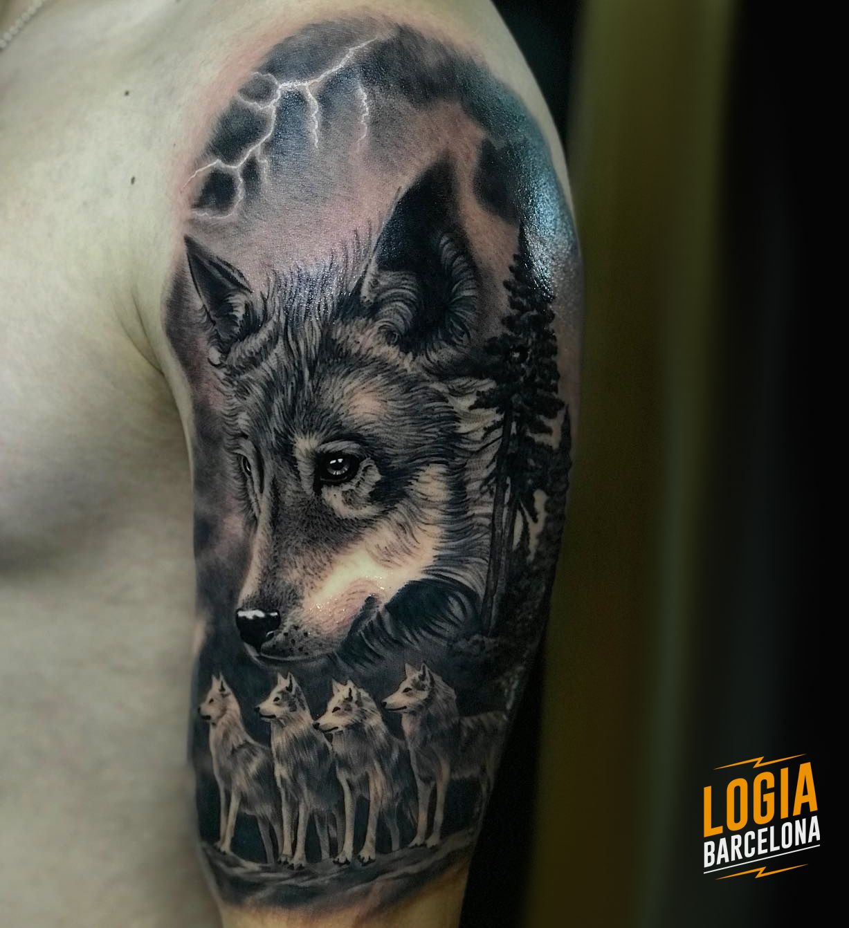 tatuajes de lobos en el brazo