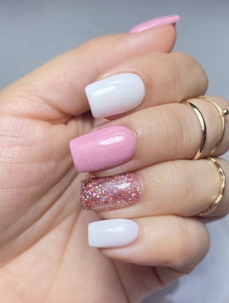 uñas blancas con rosa